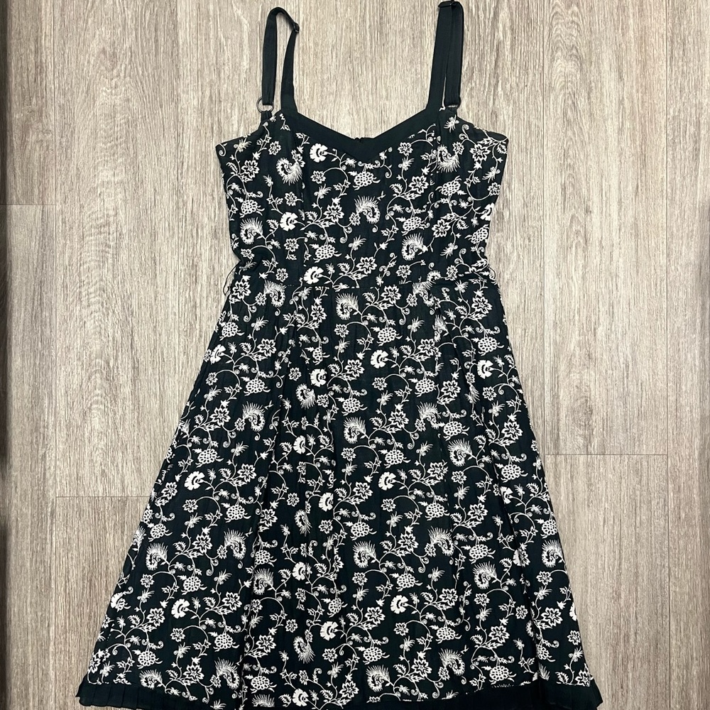 BGN Studio Zipper Black And White Floral Midi Cotton Straps Dress